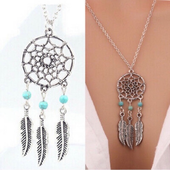 Silver plated dreamcatcher necklace with 3 silver feathers and teal beads - Picture 2 of 3